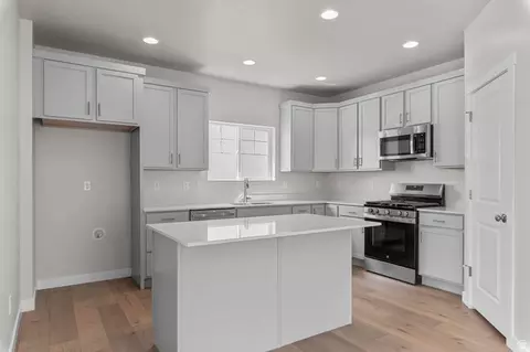Kitchen - 1775 E Kern Mtn, Eagle Mountain, UT 84005 photo 1 of 2