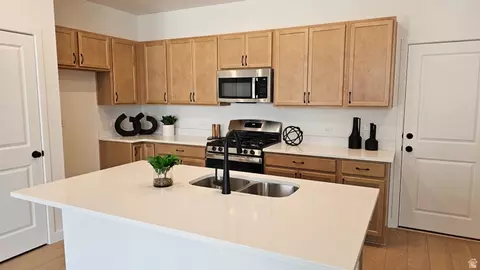 2868 S Kinsey Ct W, West Valley City, UT 84128