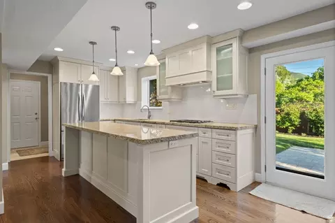 Kitchen - 3226 E Hampton Ct, Holladay, UT 84124 photo 4 of 4