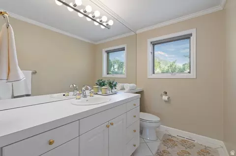 Bath - 3226 E Hampton Ct, Holladay, UT 84124 photo 2 of 5