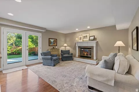 Living - 3226 E Hampton Ct, Holladay, UT 84124 photo 2 of 6