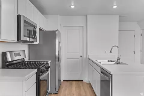 Kitchen - 1889 E Corriente Dr #1174, Salem, UT 84653 photo 2 of 2