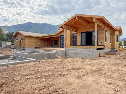 Exterior - 237 S Main St, Mapleton, UT 84664 photo 3 of 7