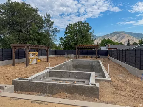 Exterior - 237 S Main St, Mapleton, UT 84664 photo 5 of 7