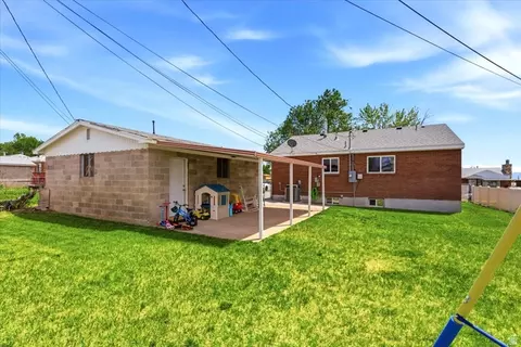 Exterior - 545 E 350 S, Clearfield, UT 84015 photo 9 of 9