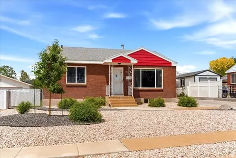 Exterior - 545 E 350 S, Clearfield, UT 84015 photo 4 of 9