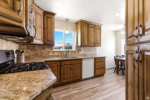 Kitchen - 545 E 350 S, Clearfield, UT 84015 photo 2 of 4