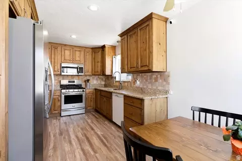 Kitchen - 545 E 350 S, Clearfield, UT 84015 photo 4 of 4