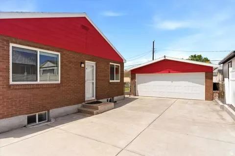 Exterior - 545 E 350 S, Clearfield, UT 84015 photo 3 of 9