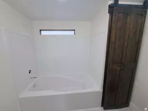 Bath - 285 E 200 N, Mount Pleasant, UT 84647 photo 3 of 4