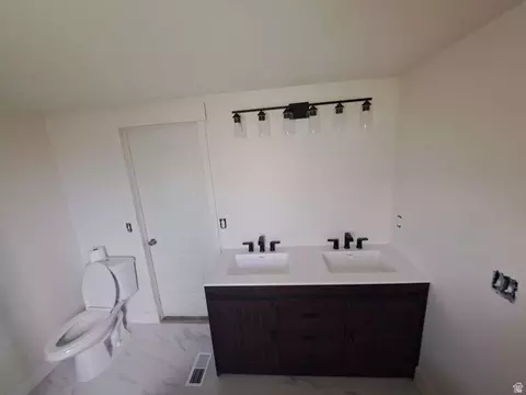 Bath - 285 E 200 N, Mount Pleasant, UT 84647 photo 2 of 4