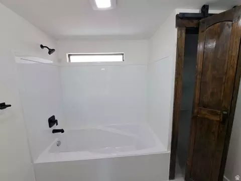 Bath - 285 E 200 N, Mount Pleasant, UT 84647 photo 3 of 4