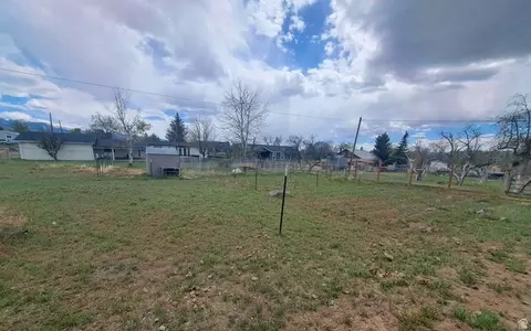 Exterior - 285 E 200 N, Mount Pleasant, UT 84647 photo 3 of 6
