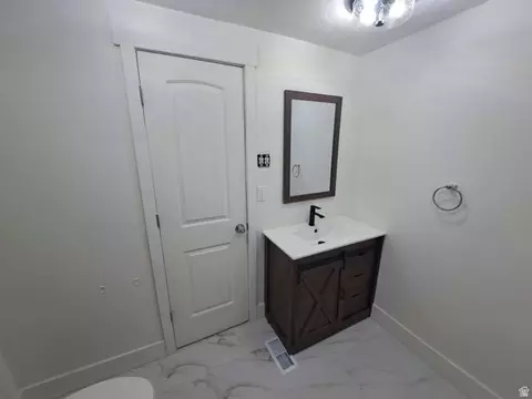 Bath - 285 E 200 N, Mount Pleasant, UT 84647 photo 4 of 4