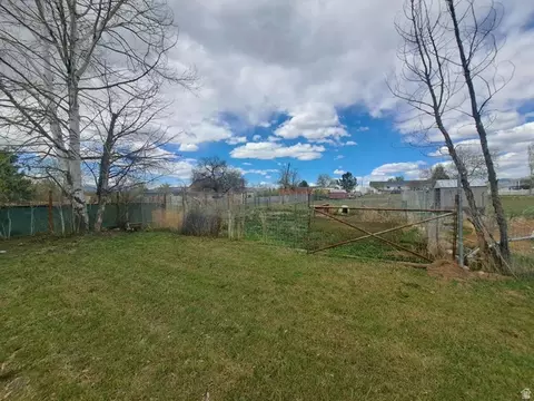 Exterior - 285 E 200 N, Mount Pleasant, UT 84647 photo 4 of 6