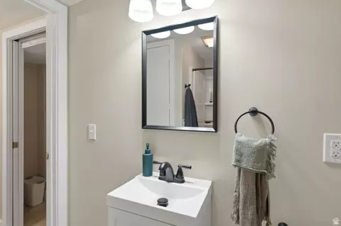 Bath - 413 E 9120 S, Sandy, UT 84070 photo 4 of 4
