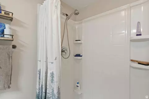 Bath - 413 E 9120 S, Sandy, UT 84070 photo 3 of 4