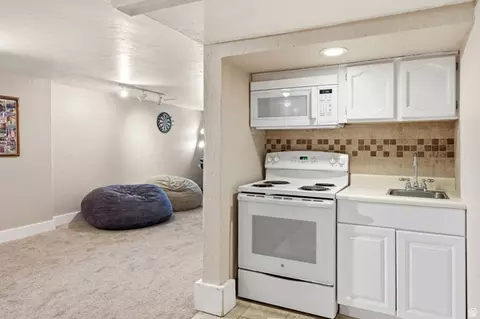 Kitchen - 413 E 9120 S, Sandy, UT 84070 photo 5 of 6
