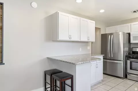 Kitchen - 413 E 9120 S, Sandy, UT 84070 photo 3 of 6