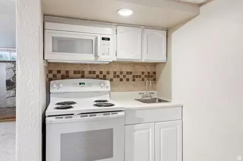 Kitchen - 413 E 9120 S, Sandy, UT 84070 photo 6 of 6