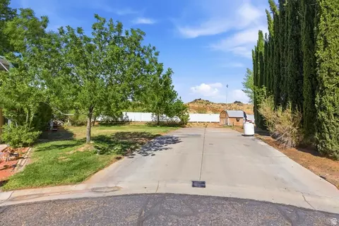 43 N Volcano St, Hurricane, UT 84737