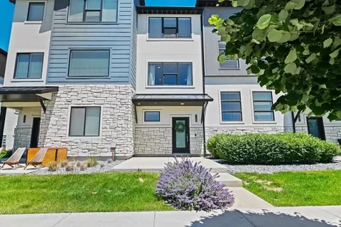 768 W Harvest Glen Rd, American Fork, UT 84003