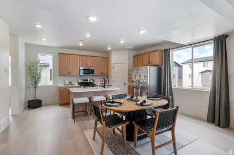 Dining - 1288 N 1360 E #30-119, Payson, UT 84651 photo 3 of 4