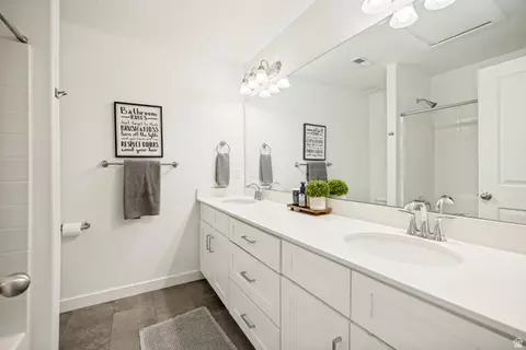 Bath - 4128 E Sun Crest Dr, Eagle Mountain, UT 84005 photo 4 of 4