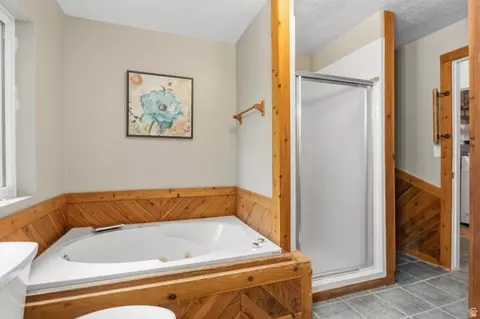 Bath - 6169 S 2850 E, Uintah, UT 84403 photo 10 of 12