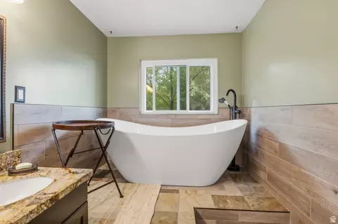 Bath - 6169 S 2850 E, Uintah, UT 84403 photo 3 of 12