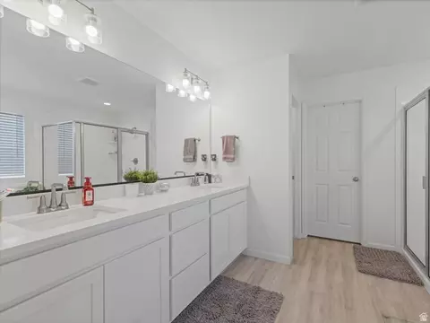 Bath - 1137 E Postmark Pl N, Eagle Mountain, UT 84005 photo 2 of 5