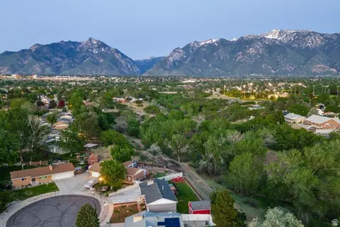 View/Area - 318 E David Cir, Sandy, UT 84070 photo 3 of 10