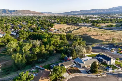 View/Area - 318 E David Cir, Sandy, UT 84070 photo 9 of 10