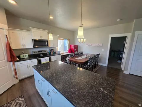 Kitchen - 8631 N Cypress Aly, Eagle Mountain, UT 84005 photo 2 of 4