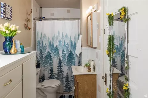 Bath - 729 E 200 N, Logan, UT 84321 photo 2 of 4