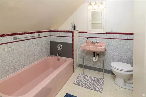 Bath - 729 E 200 N, Logan, UT 84321 photo 3 of 4