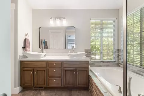 Bath - 11432 S 150 E, Draper, UT 84020 photo 1 of 3