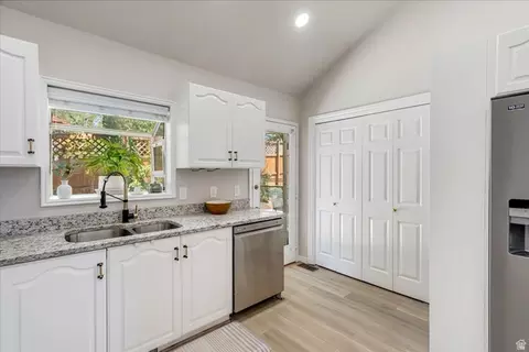 Kitchen - 5248 S Clear Spring Ln E, Murray, UT 84117 photo 5 of 5