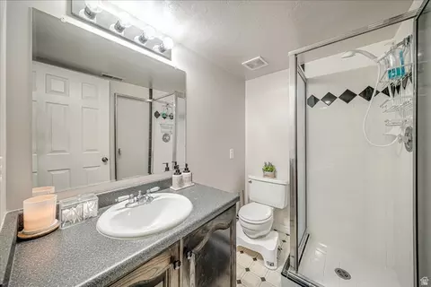 Bath - 5248 S Clear Spring Ln E, Murray, UT 84117 photo 4 of 4