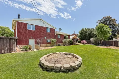 Exterior - 1308 S 400 W, Bountiful, UT 84010 photo 5 of 7