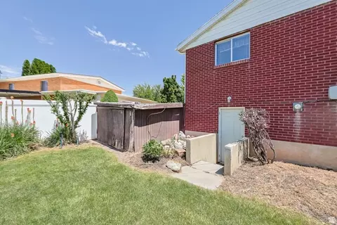 Exterior - 1308 S 400 W, Bountiful, UT 84010 photo 6 of 7