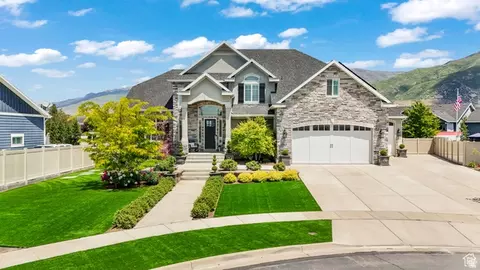 1374 W Chestnut Ct, Farmington, UT 84025