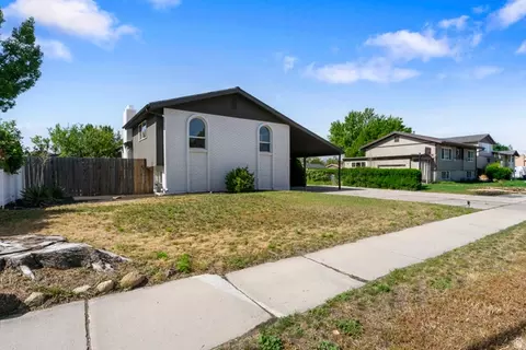 Exterior - 432 E Calnette Dr, Sandy, UT 84070 photo 3 of 11