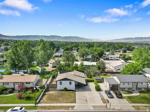 View/Area - 432 E Calnette Dr, Sandy, UT 84070 photo 4 of 7