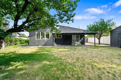 Exterior - 432 E Calnette Dr, Sandy, UT 84070 photo 10 of 11