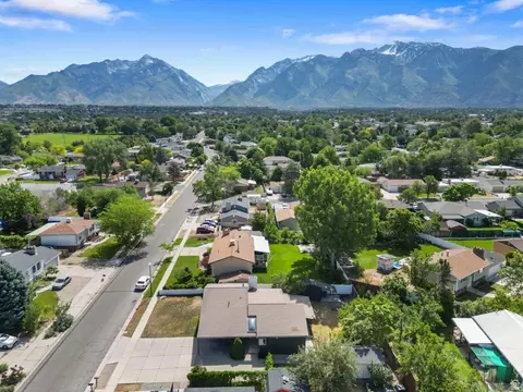 View/Area - 432 E Calnette Dr, Sandy, UT 84070 photo 3 of 7