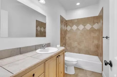 Bath - 487 E 500 N, Ephraim, UT 84627 photo 2 of 6