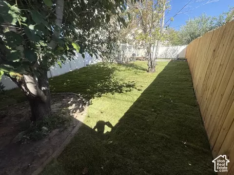 Exterior - 710 E Sandy Point Dr, Sandy, UT 84094 photo 3 of 4