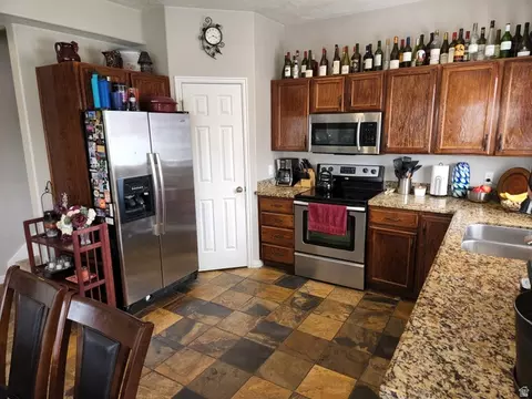Kitchen - 710 E Sandy Point Dr, Sandy, UT 84094 photo 2 of 2