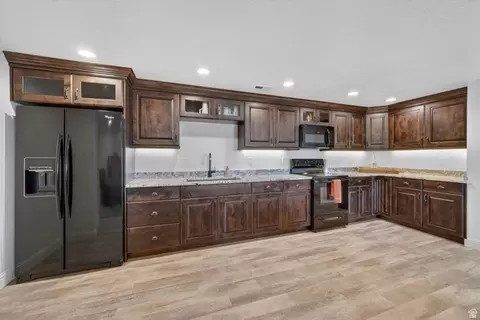 Kitchen - 1318 E Abigail Ln, Eagle Mountain, UT 84005 photo 2 of 2